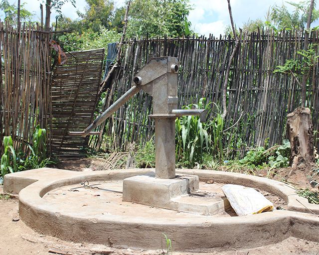 Beispiel eines Dorfbrunnes in ländlichen Regionen im südlichen Afrika – oftmals liefern diese Brunnen verunreinigtes Wasser.
