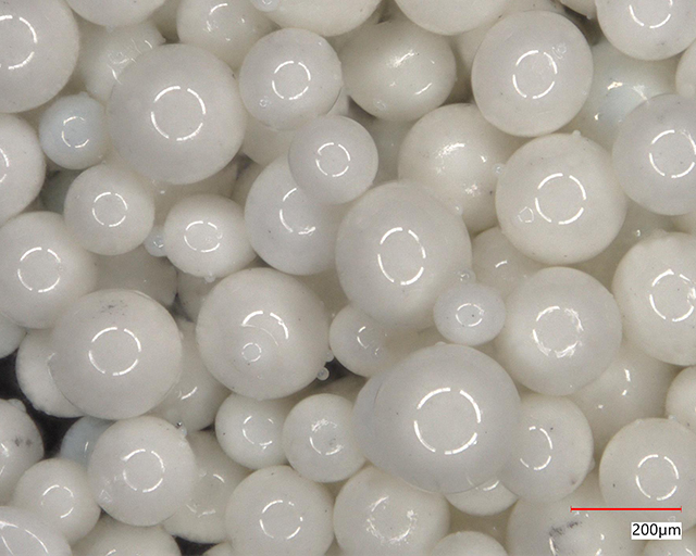 Microscope image of ceramic beads for application as blasting medium.