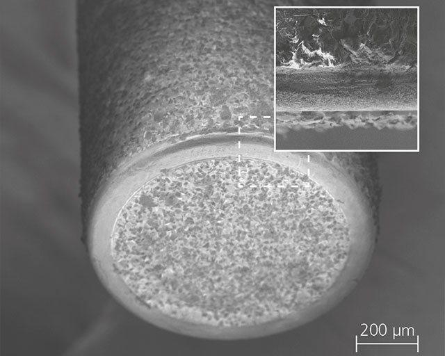 Konventioneller Diamantschleifstift mit galvanischer Bindung (D15) nach Bearbeitung von Zirkonoxidkeramik mit an der Spitze komplett verschlissenem Schleifbelag.