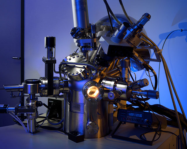Röntgen-Photoelektronen-Spektroskop am Fraunhofer IST.