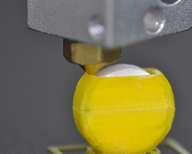 Einsatz von 3D-Druck für die Herstellung individualisierter Arzneimittel. 