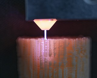 Plasmabehandlung eines 3D-gedruckten Bauteils. 
