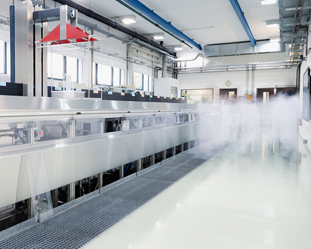 Mehrkammeranlage für die wässrige Reinigung des Fraunhofer IST mit hoher Reproduzierbarkeit und Flexibilität bezüglich der zu reinigenden Materialien.