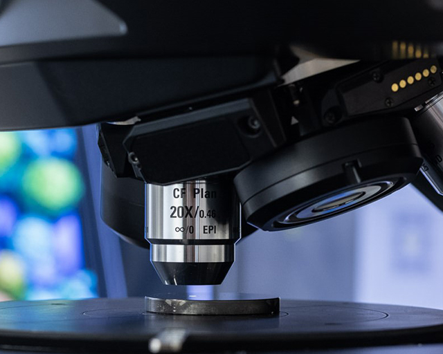Konfokales Lasermikroskop: Analyse von Batteriepartikel.