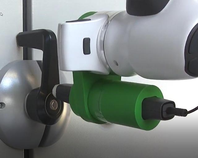 Automated cleaning by means of plasma technology: Integration of a plasma source into a robot arm.