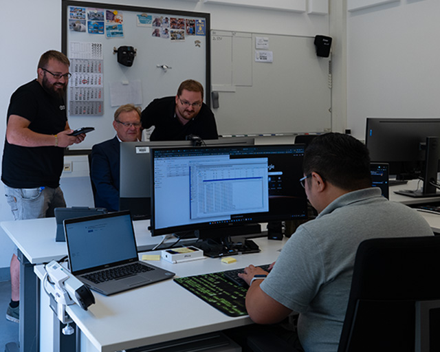 A look behind the scenes of the IT department of the Fraunhofer IST. 